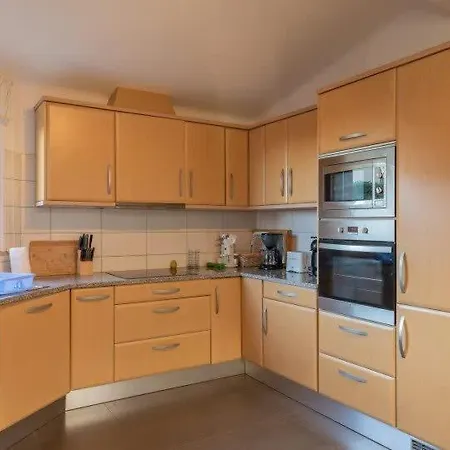 فيلة Savannah - Close To Fisherman *